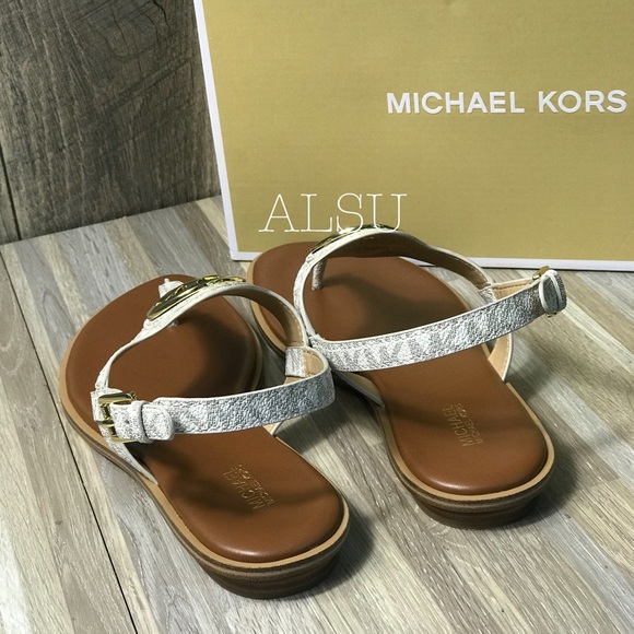 Michael Kors Aubrey Charm Thong Mini Logo Vanilla - Picture 5 of 7